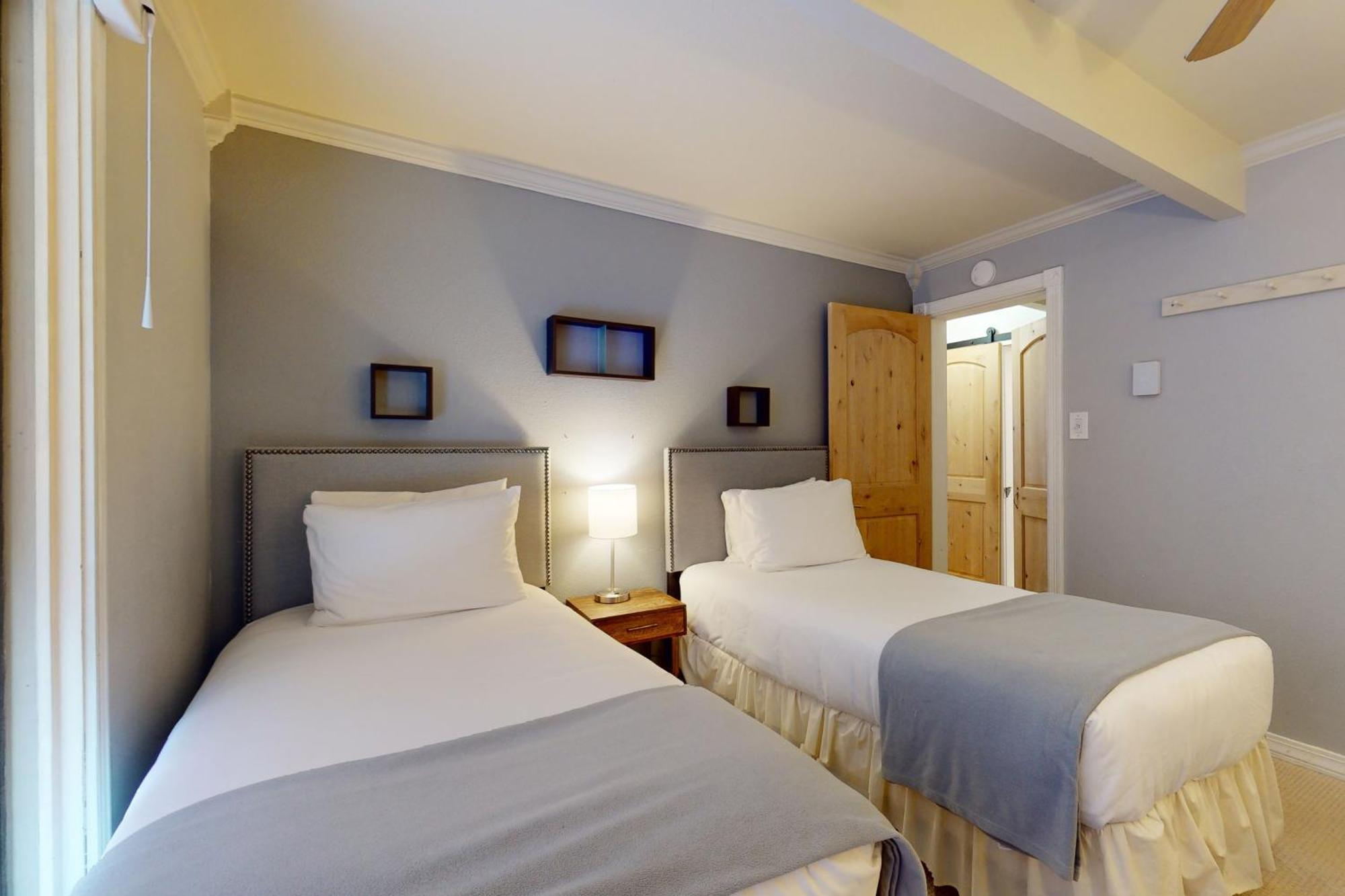 Downtown Beauties Villa Aspen Bagian luar foto